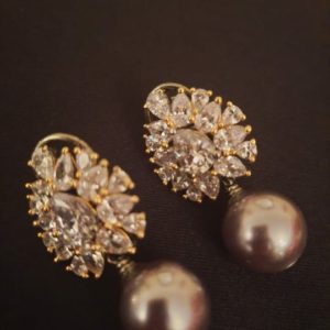 EARRINGS WITH PEARL DANGLERS